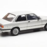 BMW 323i E21 Aspen Ezüst AUTOart 1:18 - image 3 of 8