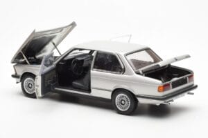 BMW 323i E21 Aspen Ezüst AUTOart 1:18 80430433552 Fém – 5. kép a 8-ből