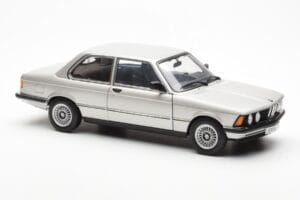 BMW 323i E21 Aspen Ezüst AUTOart 1:18 80430433552 Fém – 6. kép a 8-ből