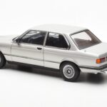BMW 323i E21 Aspen Ezüst AUTOart 1:18 - image 7 of 8