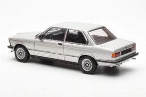 BMW 323i E21 Aspen Ezüst AUTOart 1:18 80430433552 Fém – 7. kép a 8-ből