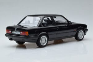 BMW 325i E30 Fekete Norev 1:18 183203 Fém – 2. kép a 6-ből