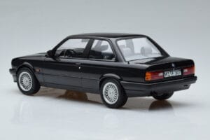 BMW 325i E30 Fekete Norev 1:18 183203 Fém – 5. kép a 6-ből