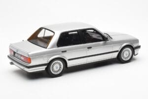 BMW 325i E30 Ezüst Otto 1:18 OT912 Gyanta – 2. kép a 6-ből