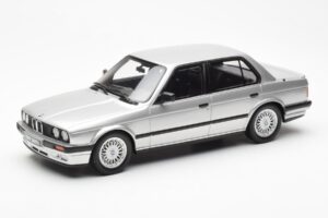 BMW 325i E30 Ezüst Otto 1:18 OT912