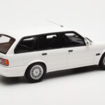 BMW 325i E30 Touring M Package Fehér Otto 1:18 - image 2 of 5