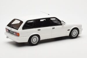 BMW 325i E30 Touring M Package Fehér Otto 1:18 OT238 Gyanta – 2. kép a 5-ből
