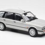 BMW 325i E30 Touring Ezüst Norev 1:18 183216 - image 4 of 6