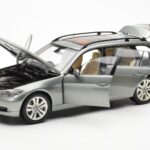 BMW 330i E91 Touring Szürke Metallic Kyosho 1:18 - image 2 of 8