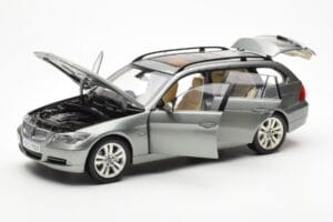 BMW 330i E91 Touring Szürke Metallic Kyosho 1:18 80430394359 Fém – 2. kép a 8-ből