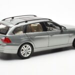 BMW 330i E91 Touring Szürke Metallic Kyosho 1:18 - image 3 of 8