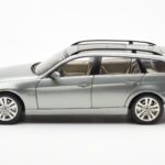BMW 330i E91 Touring Szürke Metallic Kyosho 1:18 - image 4 of 8