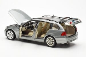 BMW 330i E91 Touring Szürke Metallic Kyosho 1:18 80430394359 Fém – 5. kép a 8-ből