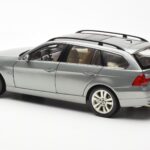 BMW 330i E91 Touring Szürke Metallic Kyosho 1:18 - image 7 of 8