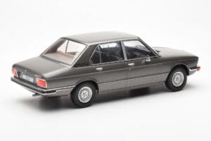 BMW 520i E28 Szürke MCG 1:18 MCG18121 Fém – 2. kép a 6-ből