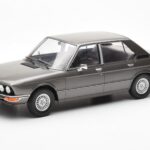 BMW 520i E28 Szürke MCG 1:18
