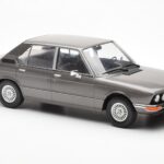BMW 520i E28 Szürke MCG 1:18 - image 4 of 6