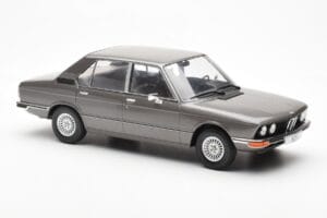 BMW 520i E28 Szürke MCG 1:18 MCG18121 Fém – 4. kép a 6-ből
