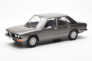 BMW 520i E28 Szürke MCG 1:18 MCG18121