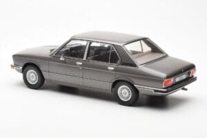 BMW 520i E28 Szürke MCG 1:18 MCG18121 Fém – 5. kép a 6-ből