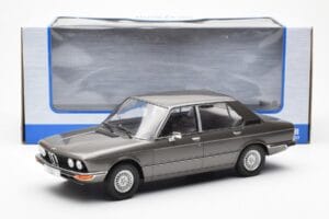 BMW 520i E28 Szürke MCG 1:18 MCG18121 Fém – 6. kép a 6-ből