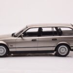 BMW 530i E34 Touring Szürke Metál MCG 1:18 - image 3 of 6