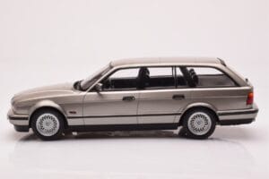 BMW 530i E34 Touring Szürke Metál MCG 1:18 MCG18330 Fém – 3. kép a 6-ből