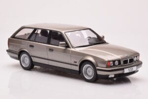 BMW 530i E34 Touring Szürke Metál MCG 1:18 MCG18330 Fém – 4. kép a 6-ből