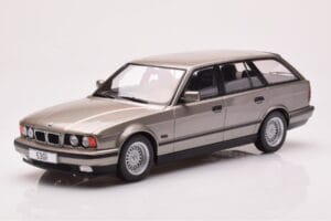 BMW 530i E34 Touring Szürke Metál MCG 1:18 MCG18330