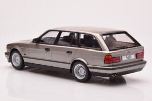 BMW 530i E34 Touring Szürke Metál MCG 1:18 MCG18330 Fém – 5. kép a 6-ből