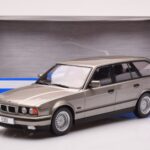 BMW 530i E34 Touring Szürke Metál MCG 1:18 - image 6 of 6