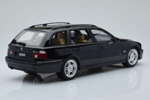 BMW 540 E39 Touring M Package Fekete Otto 1:18 OT1013 Gyanta – 2. kép a 6-ből