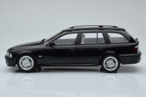 BMW 540 E39 Touring M Package Fekete Otto 1:18 OT1013 Gyanta – 3. kép a 6-ből