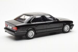 BMW 540i E34 Fekete Metallic MCG 1:18 MCG18157 Fém – 2. kép a 6-ből