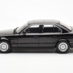 BMW 540i E34 Fekete Metallic MCG 1:18 - image 3 of 6