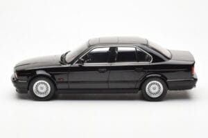 BMW 540i E34 Fekete Metallic MCG 1:18 MCG18157 Fém – 3. kép a 6-ből