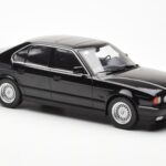 BMW 540i E34 Fekete Metallic MCG 1:18 - image 4 of 6