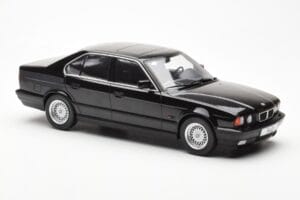 BMW 540i E34 Fekete Metallic MCG 1:18 MCG18157 Fém – 4. kép a 6-ből