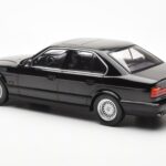 BMW 540i E34 Fekete Metallic MCG 1:18 - image 5 of 6