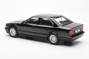 BMW 540i E34 Fekete Metallic MCG 1:18 MCG18157 Fém – 5. kép a 6-ből