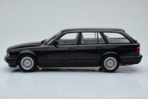BMW 540i E34 Touring Fekete Metál MCG 1:18 MCG18329 Fém – 3. kép a 6-ből