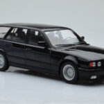 BMW 540i E34 Touring Fekete Metál MCG 1:18 - image 4 of 6