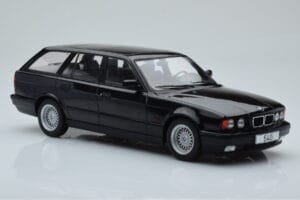 BMW 540i E34 Touring Fekete Metál MCG 1:18 MCG18329 Fém – 4. kép a 6-ből