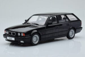 BMW 540i E34 Touring Fekete Metál MCG 1:18 MCG18329