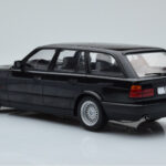 BMW 540i E34 Touring Fekete Metál MCG 1:18 - image 5 of 6