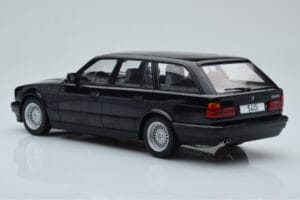 BMW 540i E34 Touring Fekete Metál MCG 1:18 MCG18329 Fém – 5. kép a 6-ből