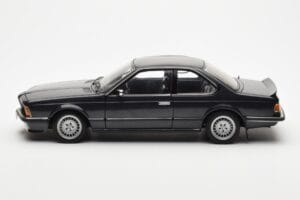 BMW 635 CSi E24 Diamant Fekete Metál AUTOart 1:18 70521 Fém – 4. kép a 8-ből