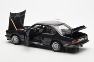 BMW 635 CSi E24 Diamant Fekete Metál AUTOart 1:18 70521 Fém – 5. kép a 8-ből