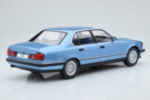 BMW 7 Series E32 730i Kék MCG 1:18 MCG18160 Fém – 2. kép a 5-ből