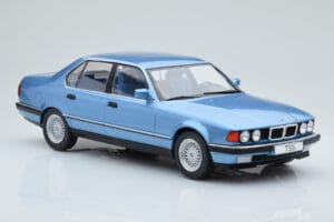 BMW 7 Series E32 730i Kék MCG 1:18 MCG18160 Fém – 3. kép a 5-ből